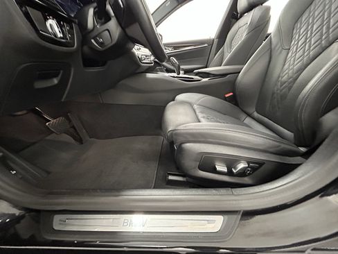 Used 2023 BMW 530e xDrive w/ Premium Package image 32