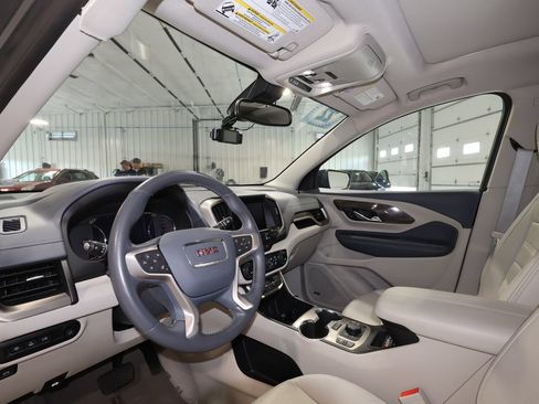 Used 2022 GMC Terrain Denali w/ Denali Premium Package AWD/4WD image 9