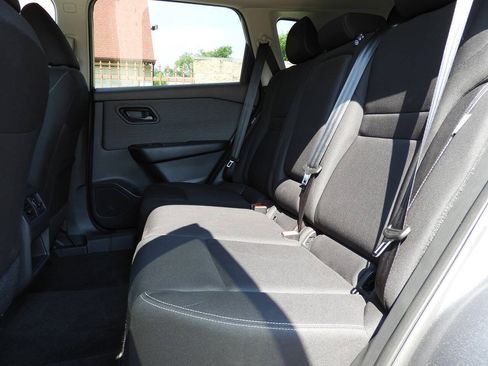 Used 2023 Nissan Rogue S AWD/4WD image 18