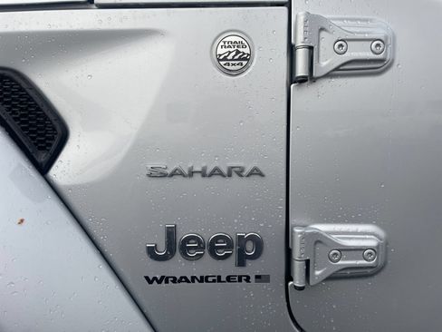 Used 2024 Jeep Wrangler Unlimited Sahara AWD/4WD image 37