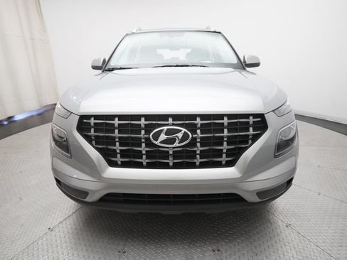 Used 2025 Hyundai Venue SEL FWD image 11