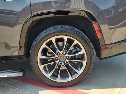Used 2022 Jeep Wagoneer Series III w/ Premium Group I RWD image 34