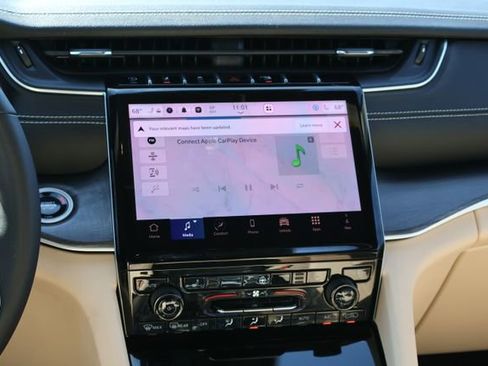 Used 2024 Jeep Grand Cherokee Limited image 14