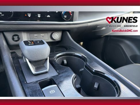 Used 2024 Nissan Rogue S image 32