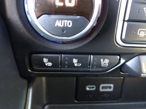 Used 2021 Chevrolet Tahoe High Country w/ Premium Package image 23