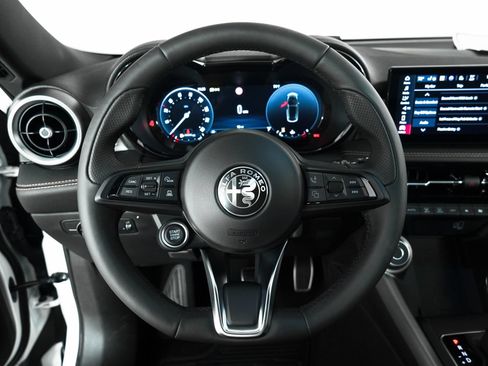New 2025 Alfa Romeo Tonale AWD/4WD image 21