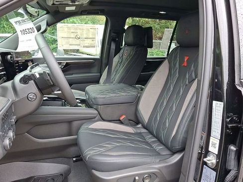 New 2025 Chevrolet Suburban Premier AWD/4WD image 7