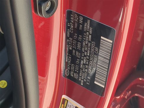 New 2025 Hyundai Venue Limited image 32