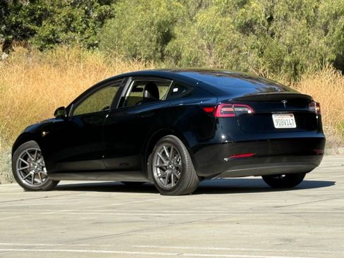 Used 2022 Tesla Model 3 image 2