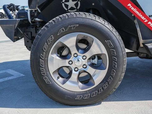 Used 2017 Jeep Wrangler Unlimited Sahara w/ Connectivity Group AWD/4WD image 12