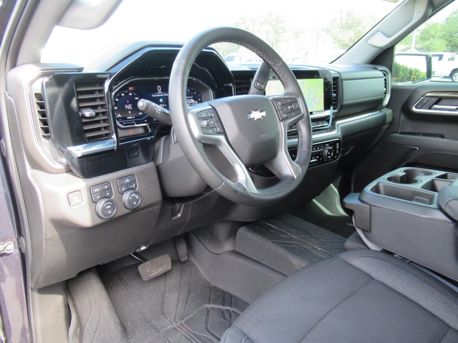 Used 2024 Chevrolet Silverado 1500 LT w/ Z71 Off-Road Package AWD/4WD image 18