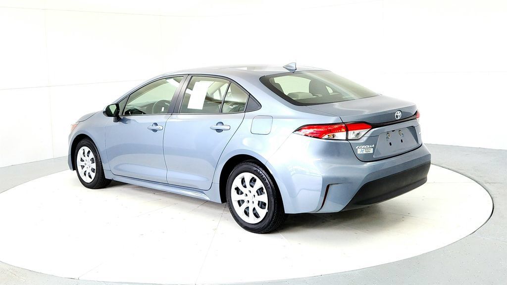 Used 2023 Toyota Corolla LE w/ Carpet Mat Package (TMS) FWD image 4