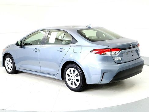 Used 2023 Toyota Corolla LE w/ Carpet Mat Package (TMS) FWD image 4