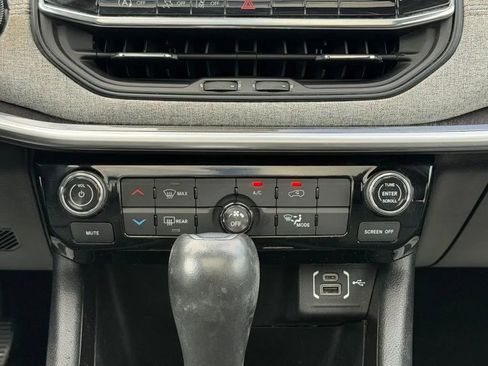 Used 2022 Jeep Compass Latitude w/ Sun and Sound Group image 31