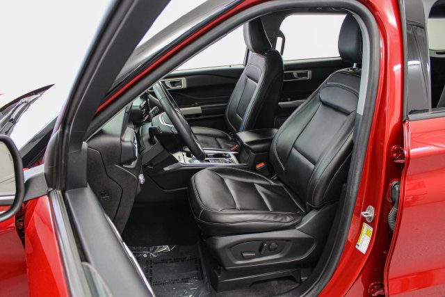 Used 2023 Ford Explorer XLT w/ Equipment Group 202A AWD/4WD image 16