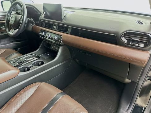 Certified 2025 Honda Pilot Elite image 36