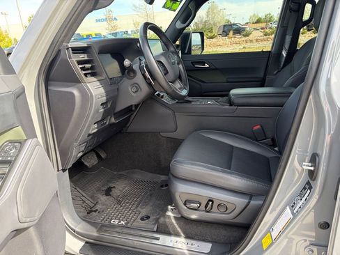 Used 2025 Lexus GX 550 AWD/4WD image 17