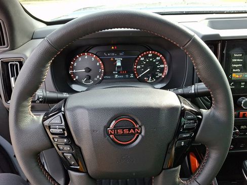 Used 2025 Nissan Frontier PRO-4X w/ Pro Convenience Package image 19