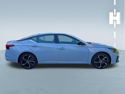 Used 2025 Nissan Altima 2.5 SR FWD image 3