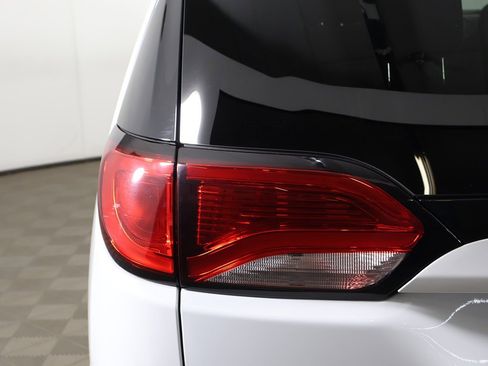 Used 2018 Chrysler Pacifica Touring Plus w/ S Appearance Package image 15