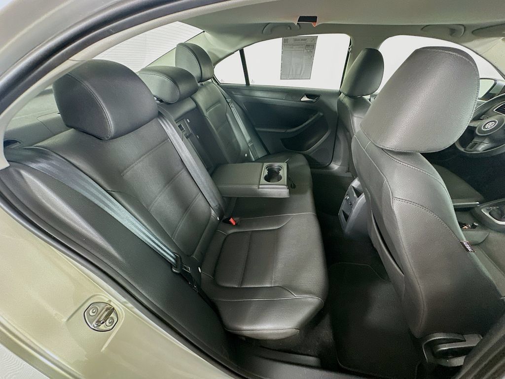 Used 2011 Volkswagen Jetta SE FWD image 27