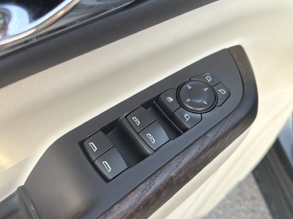 Used 2021 GMC Acadia Denali w/ Denali Technology Package FWD image 25