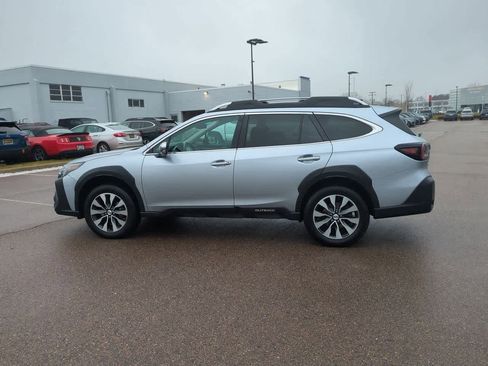 Used 2023 Subaru Outback Touring image 3