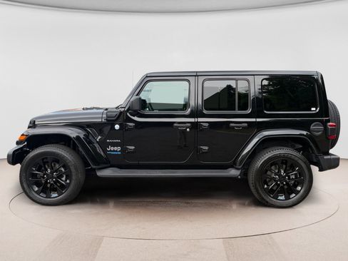 Used 2022 Jeep Wrangler Unlimited Sahara w/ Cold Weather Group AWD/4WD image 2