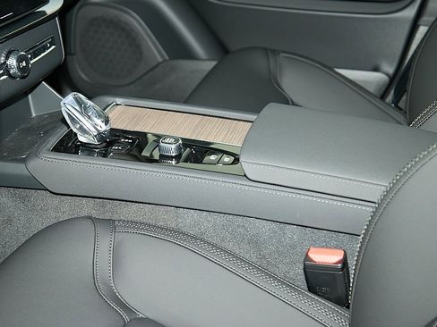 New 2026 Volvo XC90 B6 Plus w/ Protection Package image 15