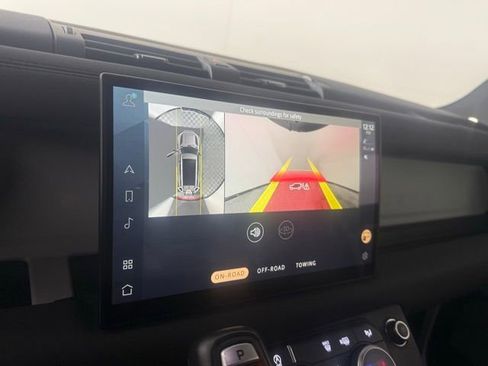 Used 2023 Land Rover Defender 130 SE image 21