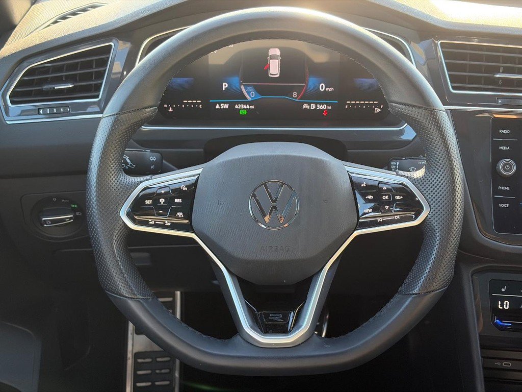 Used 2023 Volkswagen Tiguan SE R-Line AWD/4WD image 14
