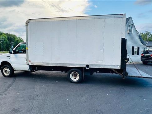 Used 2018 Ford E-350 and Econoline 350 Super Duty w/ Power Windows & Locks Group image 8