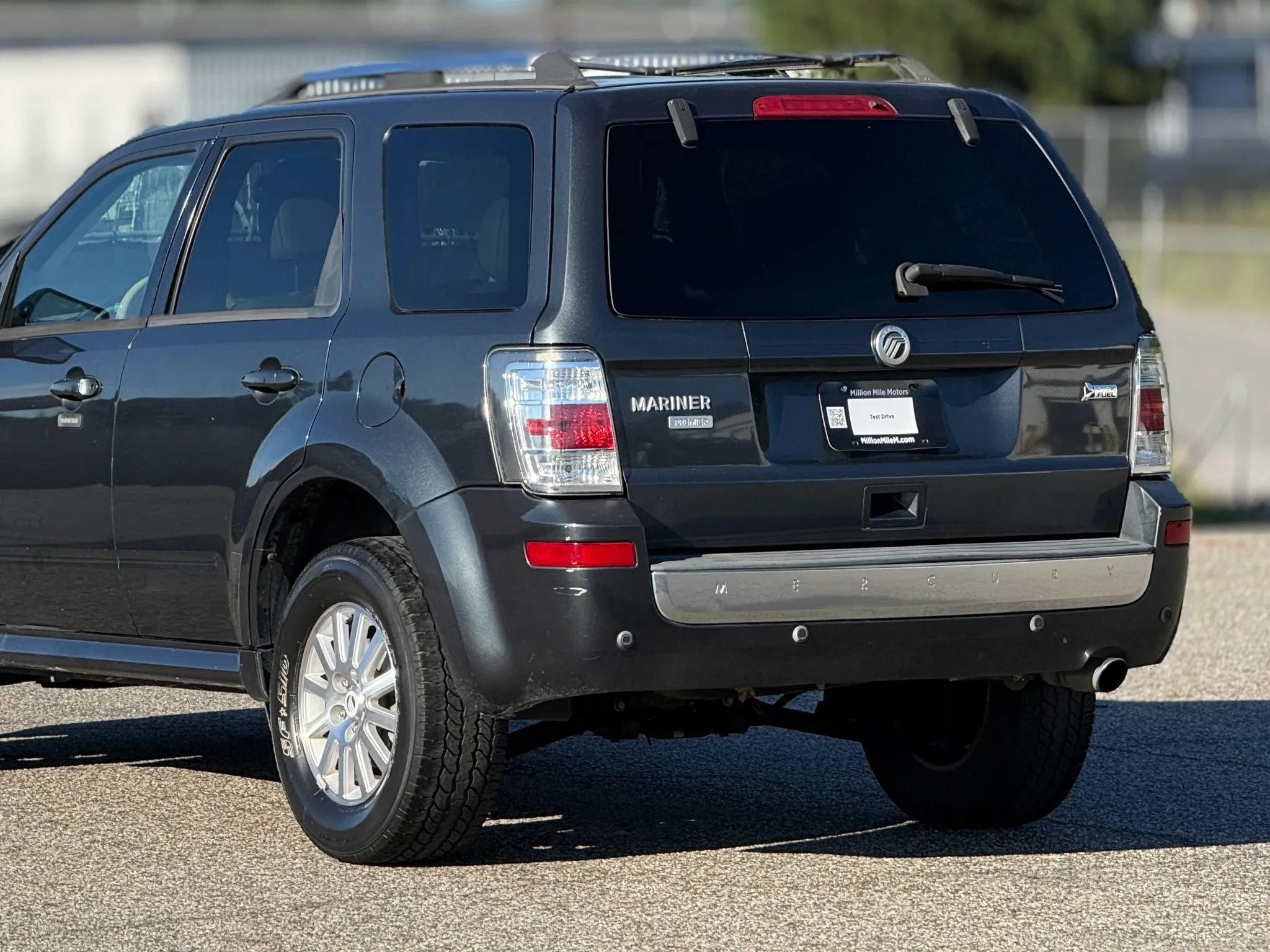 Used 2010 Mercury Mariner Premier FWD image 16