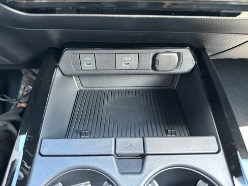 New 2026 Toyota Prius Plug-In Hybrid FWD image 17