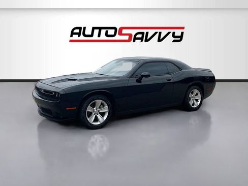 Used 2023 Dodge Challenger SXT image 3