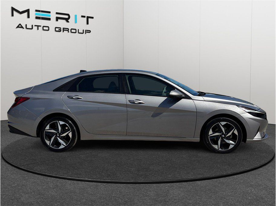Used 2023 Hyundai Elantra SEL w/ Convenience Package FWD image 10