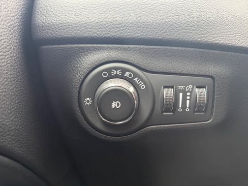 Used 2020 Jeep Compass Limited image 24