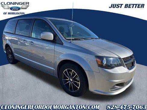Used 2016 Dodge Grand Caravan SE image 4