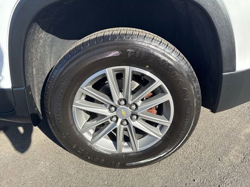 Used 2022 Chevrolet Traverse LT image 33