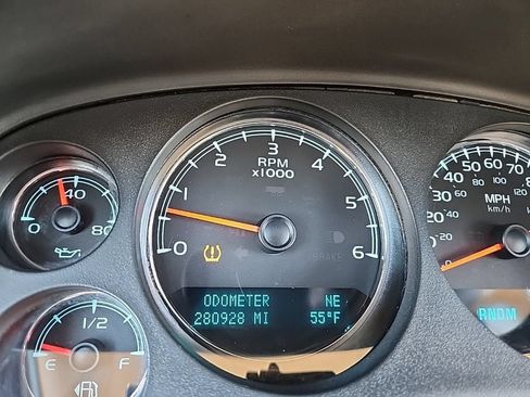 Used 2011 GMC Yukon XL Denali AWD/4WD image 16