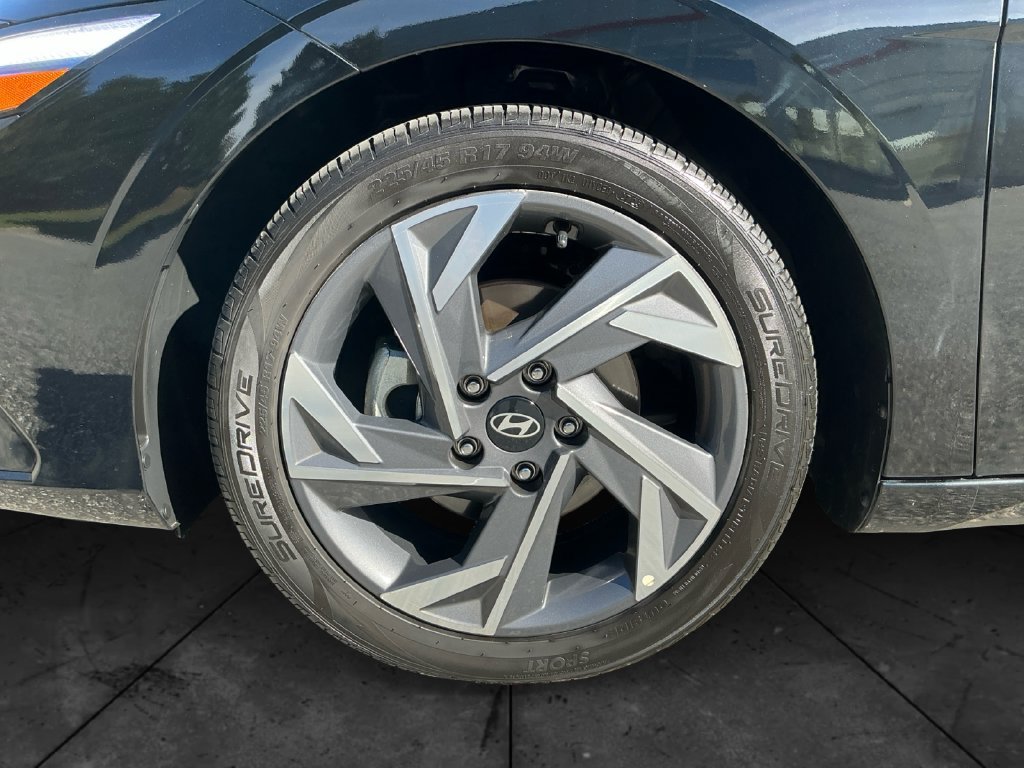 Used 2025 Hyundai Elantra SEL FWD image 15
