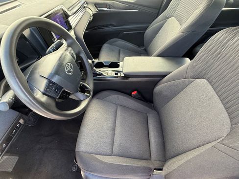 Used 2025 Toyota Camry LE image 5