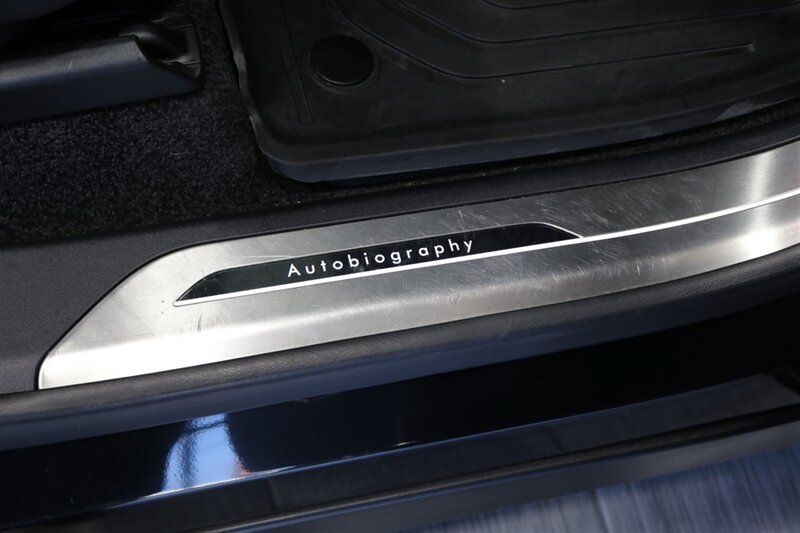 Used 2025 Land Rover Range Rover Long Wheelbase Autobiography AWD/4WD image 44