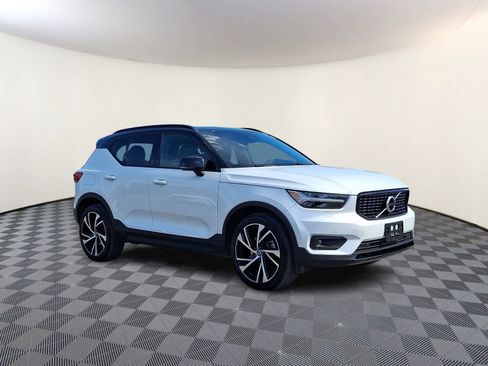 Used 2022 Volvo XC40 T5 R-Design w/ Climate Package AWD/4WD image 4