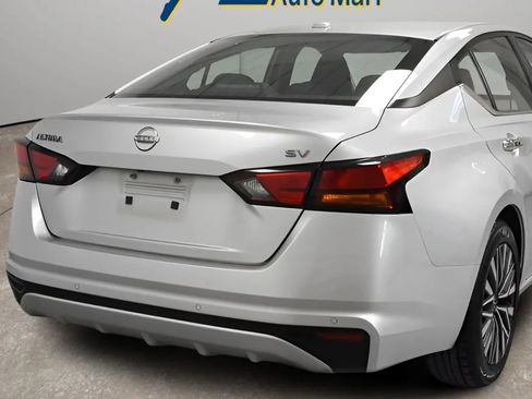 Used 2024 Nissan Altima 2.5 SV FWD image 3
