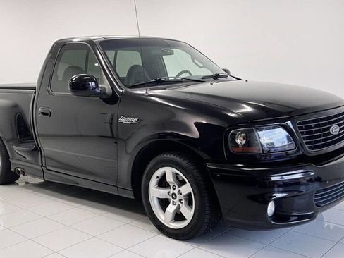 Used 2001 Ford F150 Lightning image 1