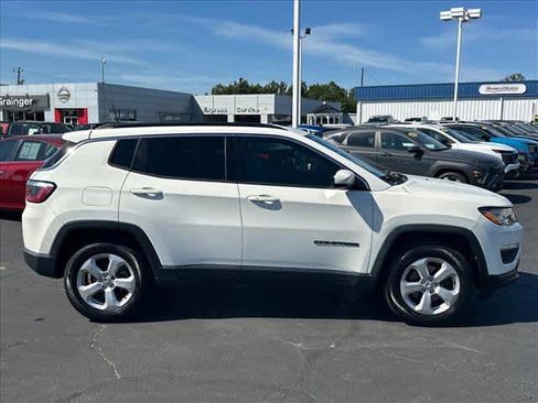 Used 2018 Jeep Compass Latitude w/ Popular Equipment Group AWD/4WD image 2