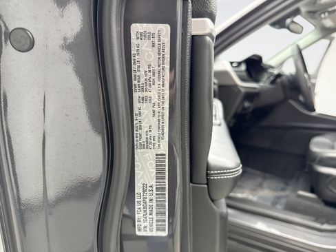 Used 2023 Jeep Grand Cherokee L Limited w/ Black Appearance Package image 25