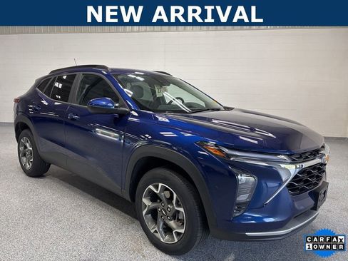 Used 2024 Chevrolet Trax LT w/ Driver Confidence Package FWD image 1