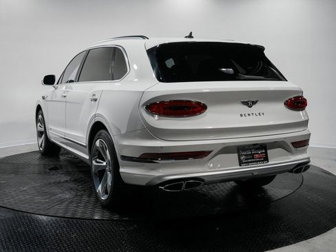 Used 2023 Bentley Bentayga Extended Wheelbase image 6